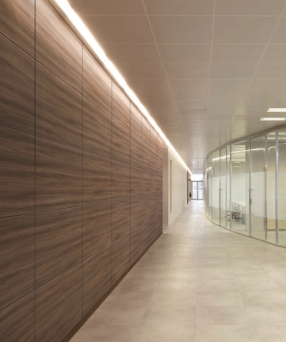 DI-NOC applied to long hallway Office Wall