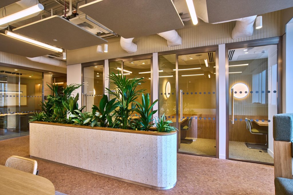 Broadgate Tower dot Manifestations