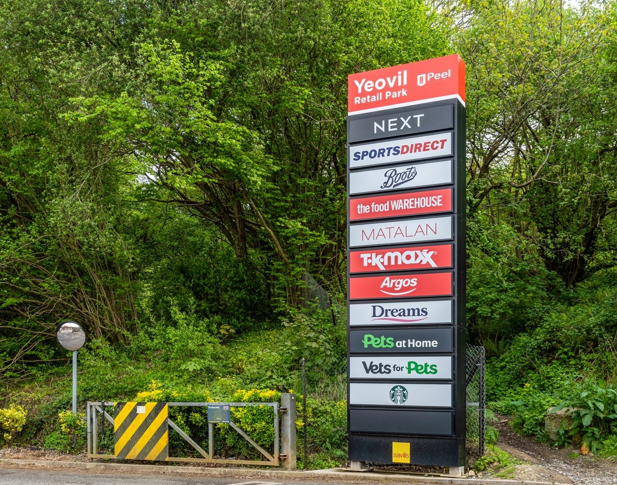 Yeovil Retail Park Illuminated Totem Sign